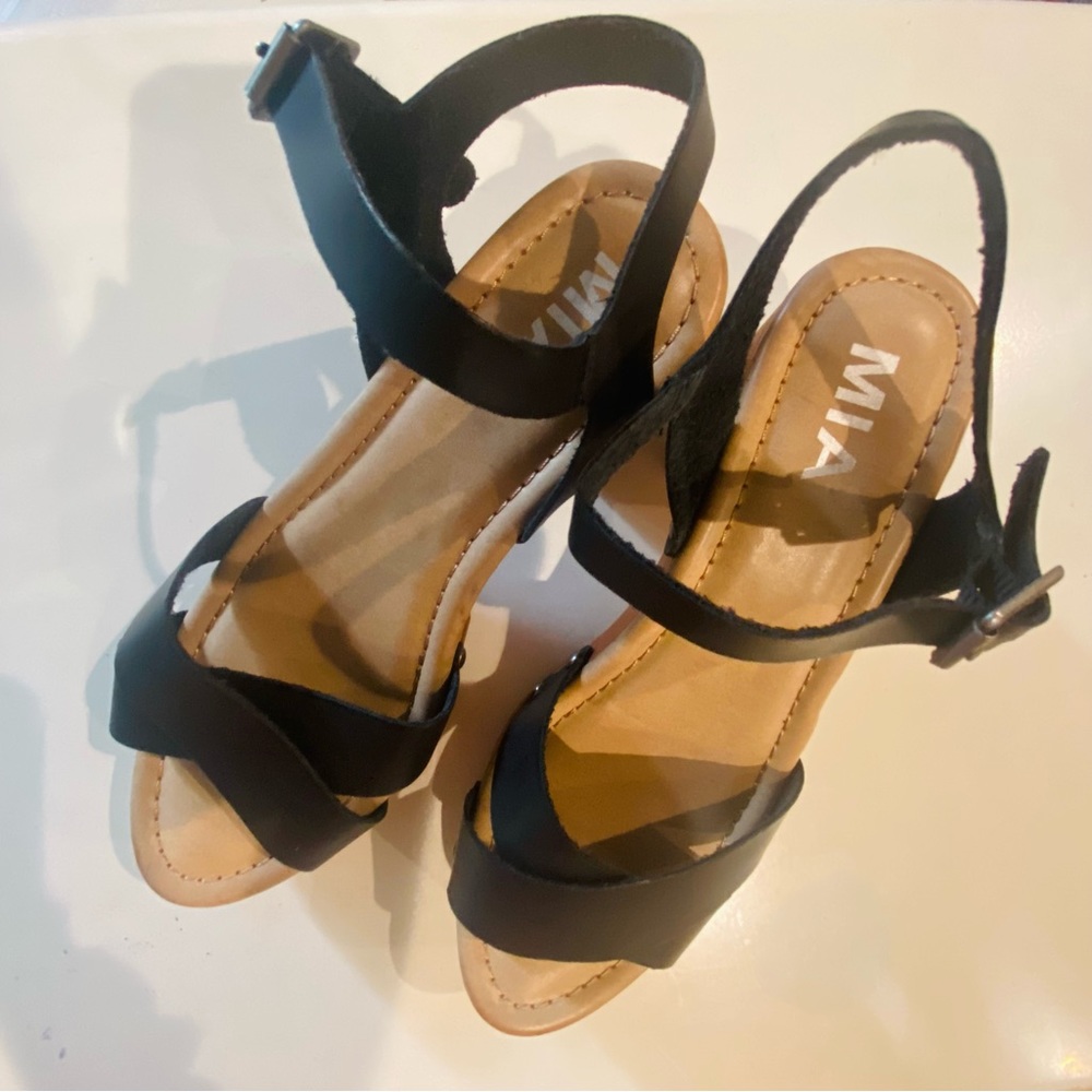 MIA Sz 5.5 Wooden Platform Faux Leather Strap & Buckle Sandal